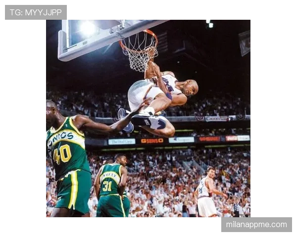 查尔斯·巴克利篮下强攻效率高于同代内线，改变球队得分结构