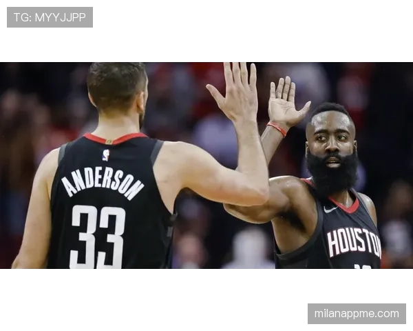 无球跑动撕裂盯防 雷·阿伦比持球射手更擅拉开空间